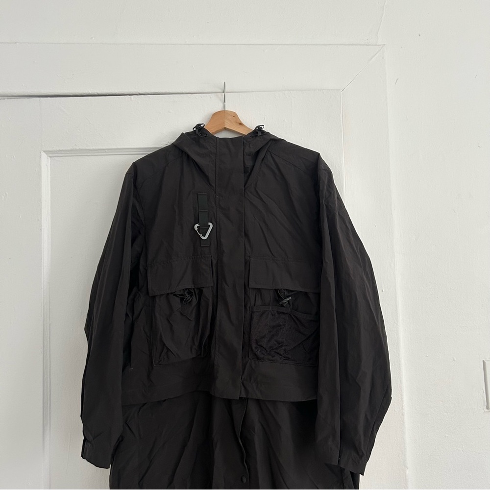 water-repellent adjustable-length outdoor jacket